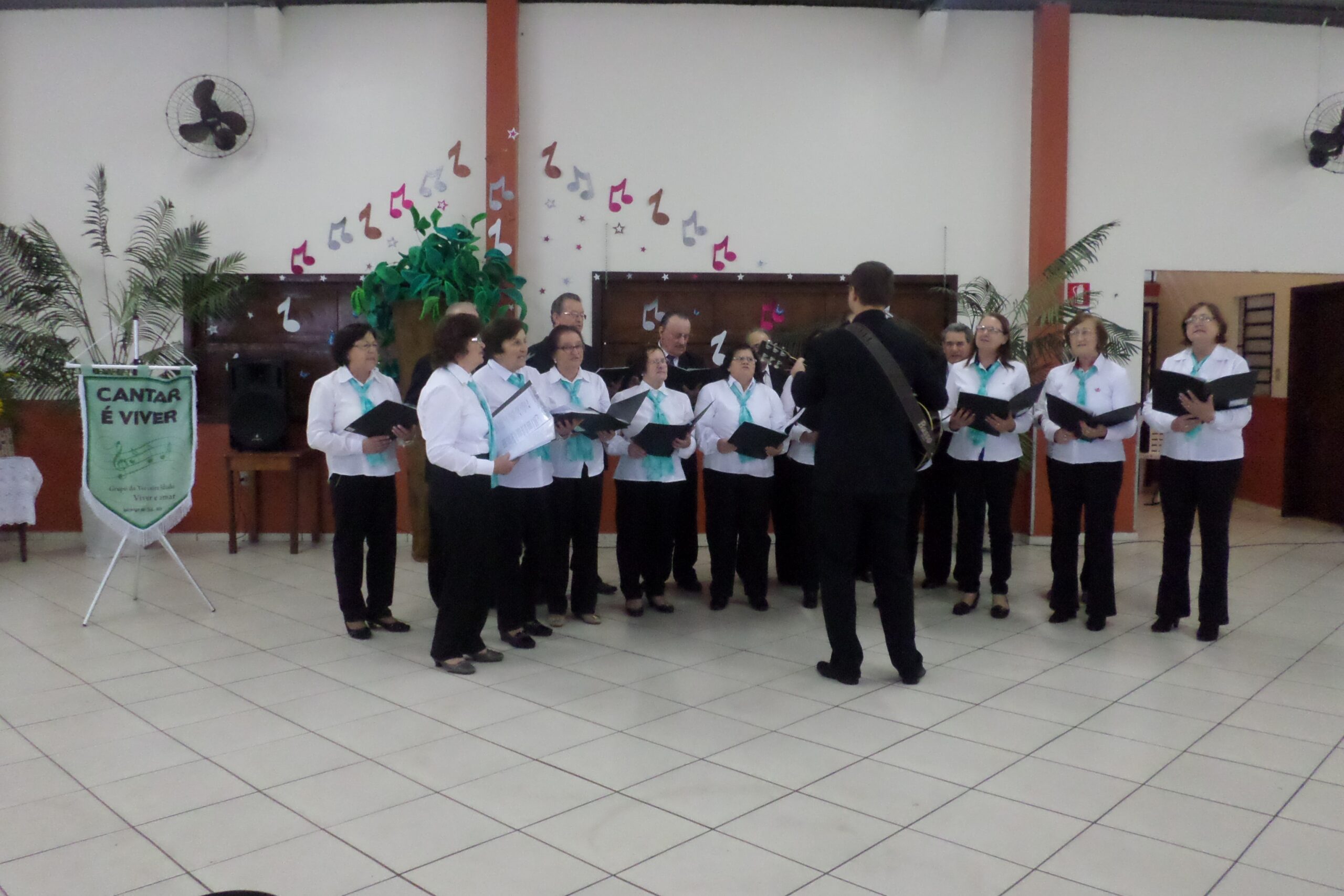 Grupo Cantar é Viver realiza apresentação em Tapejara