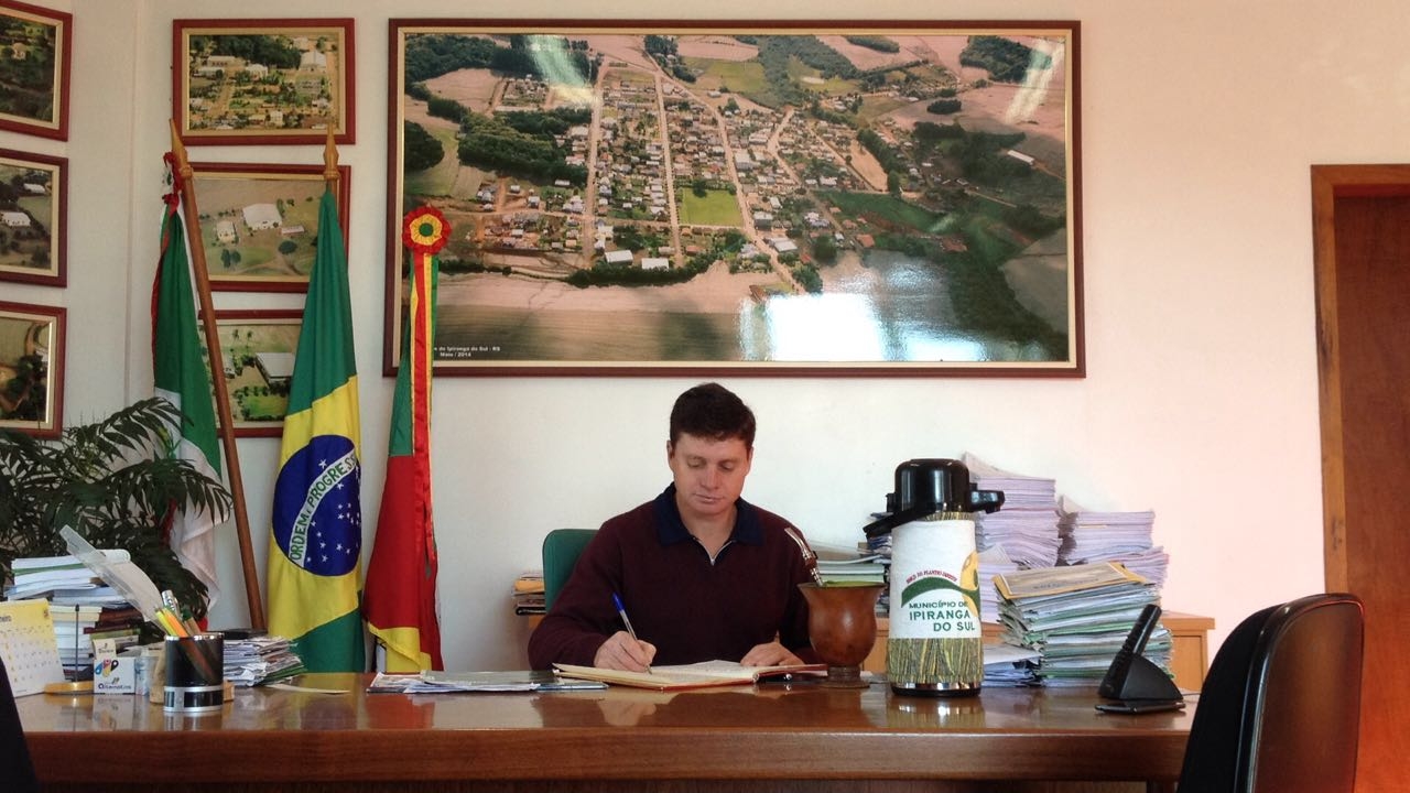 Presidente do Legislativo assume como prefeito interino